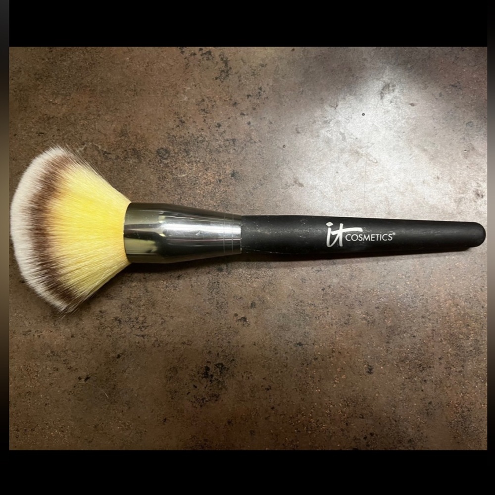 IT Cosmetics Heavenly Luxe Jumbo Powder Brush #3
